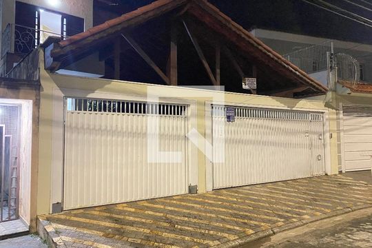 Fachada e Plaquinha de casa para alugar com 4 quartos, 300m² em Jardim Guapira, São Paulo