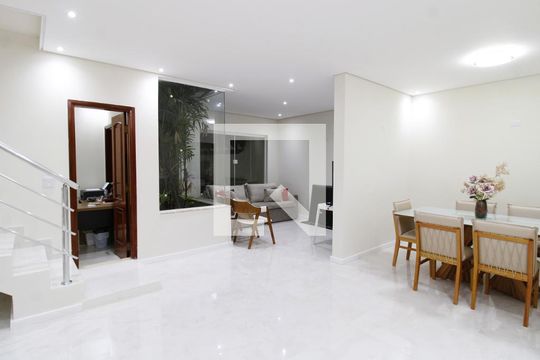 Sala de casa para alugar com 4 quartos, 300m² em Jardim Guapira, São Paulo