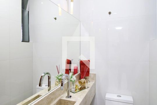 Lavabo de casa para alugar com 4 quartos, 300m² em Jardim Guapira, São Paulo