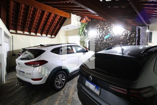Garagem de casa para alugar com 4 quartos, 300m² em Jardim Guapira, São Paulo