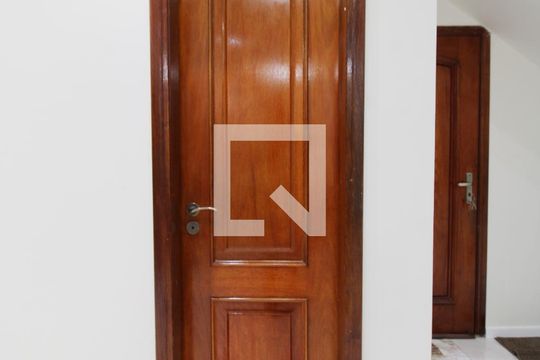 Lavabo de casa para alugar com 4 quartos, 300m² em Jardim Guapira, São Paulo