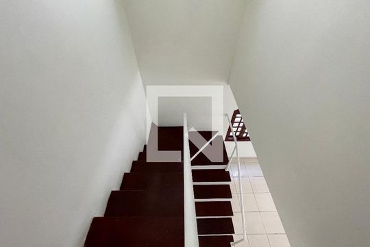 Escada de casa à venda com 3 quartos, 120m² em Rio Pequeno, São Paulo
