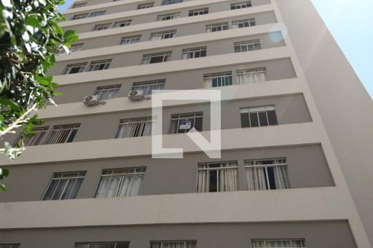 Plaquinha de apartamento para alugar com 3 quartos, 140m² em Centro, Uberlândia