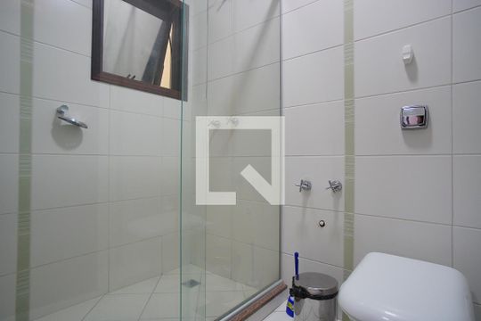 Banheiro da Suíte 1 de casa à venda com 5 quartos, 330m² em Jardim São Pedro, Porto Alegre
