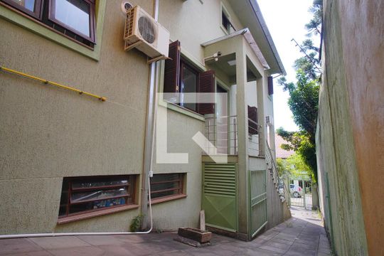 Quintal - Lateral de casa à venda com 5 quartos, 330m² em Jardim São Pedro, Porto Alegre
