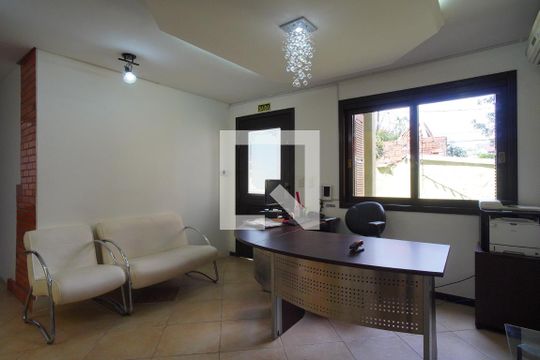 Casa à venda com 5 quartos, 330m² em Jardim São Pedro, Porto Alegre