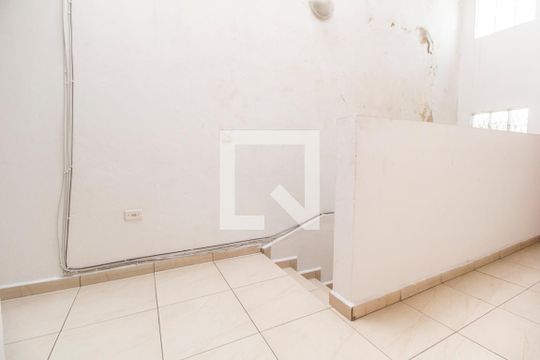 Entrada de casa para alugar com 1 quarto, 48m² em Jardim Silveira, Barueri