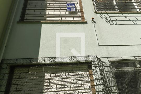 Fachada do bloco e placa de apartamento à venda com 1 quarto, 43m² em Protásio Alves, Porto Alegre