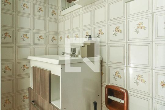 Banheiro de apartamento à venda com 1 quarto, 43m² em Protásio Alves, Porto Alegre