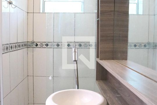 Banheiro Suíte  de casa para alugar com 2 quartos, 50m² em Vila Isa, São Paulo