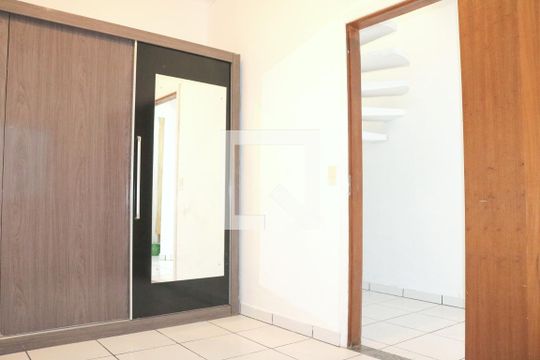 Quarto 1 de casa para alugar com 2 quartos, 50m² em Vila Isa, São Paulo