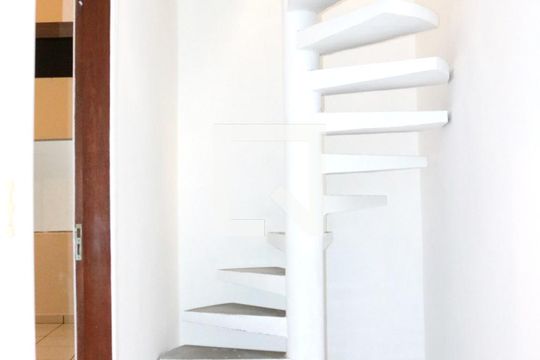 Acesso ao andar superior de casa para alugar com 2 quartos, 50m² em Vila Isa, São Paulo