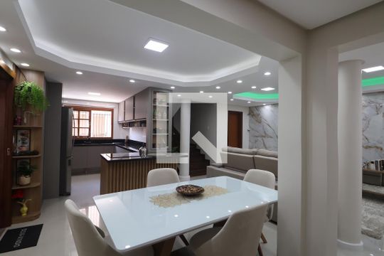 Sala de casa à venda com 3 quartos, 246m² em Harmonia, Canoas