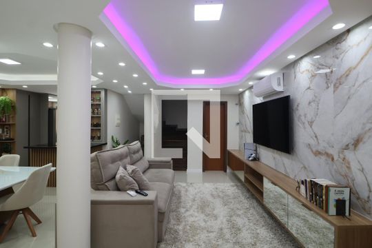 Sala de casa à venda com 3 quartos, 246m² em Harmonia, Canoas