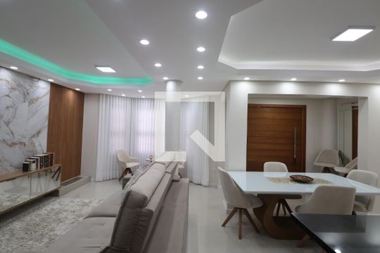 Sala de casa à venda com 3 quartos, 246m² em Harmonia, Canoas