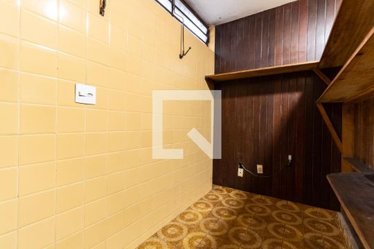 Depósito da Garagem de casa para alugar com 4 quartos, 600m² em Cursino, São Paulo