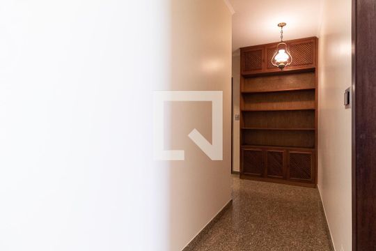 Corredor de casa para alugar com 4 quartos, 600m² em Cursino, São Paulo