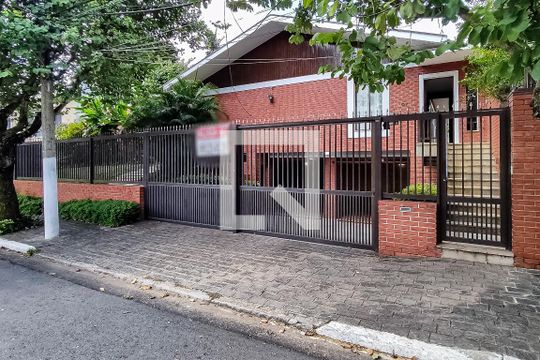 Fachada de casa para alugar com 4 quartos, 600m² em Cursino, São Paulo
