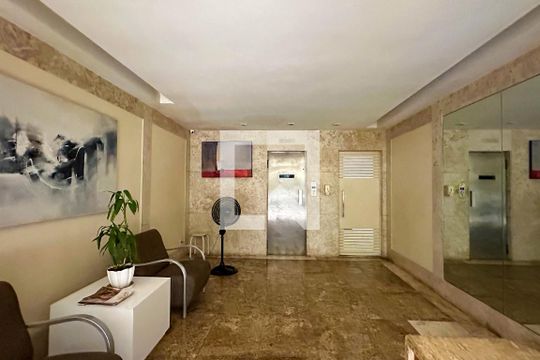 Entrada de apartamento à venda com 3 quartos, 152m² em Leblon, Rio de Janeiro