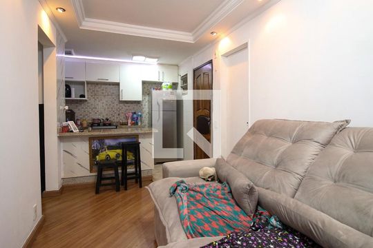 Sala de apartamento para alugar com 2 quartos, 50m² em Jardim Santa Teresinha, São Paulo