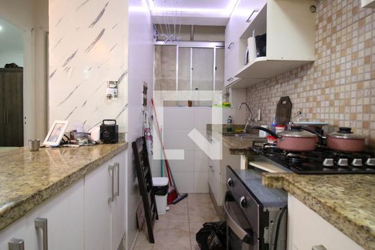 Cozinha de apartamento para alugar com 2 quartos, 50m² em Jardim Santa Teresinha, São Paulo