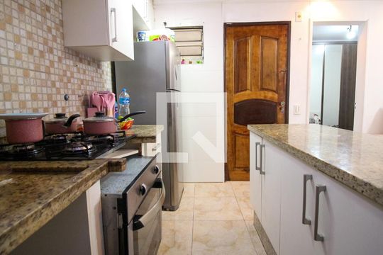 Cozinha de apartamento para alugar com 2 quartos, 50m² em Jardim Santa Teresinha, São Paulo
