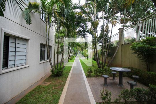 Área comum de apartamento para alugar com 2 quartos, 50m² em Jardim Santa Teresinha, São Paulo