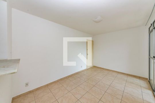 Sala de apartamento à venda com 2 quartos, 55m² em Cabral, Contagem