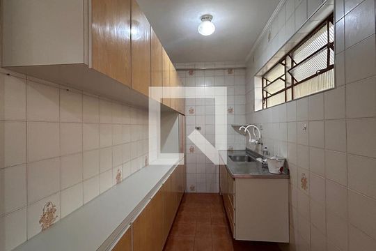 Cozinha de casa para alugar com 3 quartos, 200m² em Jardim Marisa, São Paulo