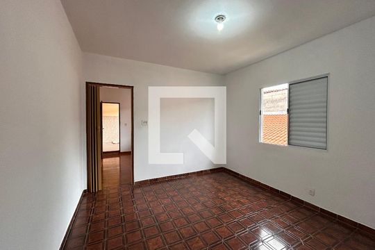 Quarto 2 de casa para alugar com 3 quartos, 200m² em Jardim Marisa, São Paulo
