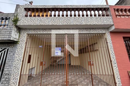 Fachada de casa para alugar com 3 quartos, 200m² em Jardim Marisa, São Paulo