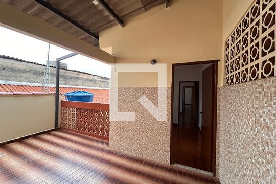 Área de Serviço 1 de casa para alugar com 3 quartos, 200m² em Jardim Marisa, São Paulo