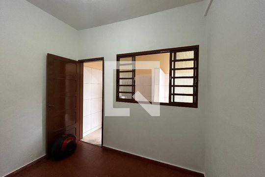 Quarto de Serviço de casa para alugar com 3 quartos, 200m² em Jardim Marisa, São Paulo