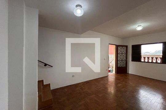 Casa para alugar com 3 quartos, 200m² em Jardim Marisa, São Paulo