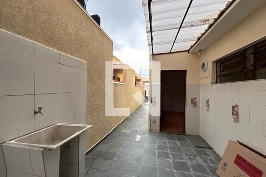 Área de Serviço 2 de casa para alugar com 3 quartos, 200m² em Jardim Marisa, São Paulo