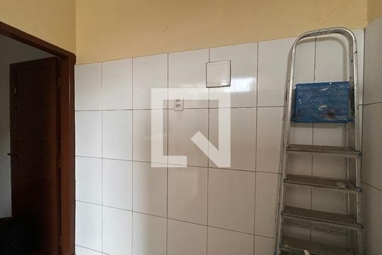 Banheiro de serviço de casa para alugar com 3 quartos, 200m² em Jardim Marisa, São Paulo