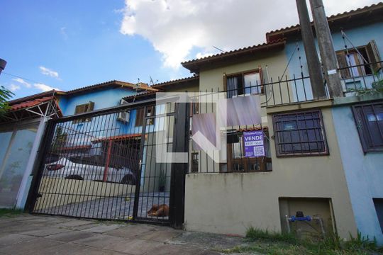 Fachada de casa à venda com 3 quartos, 120m² em Parque Santa Fé, Porto Alegre