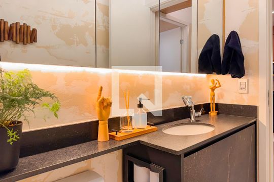Banheiro de apartamento à venda com 1 quarto, 48m² em Vila Mariana, São Paulo