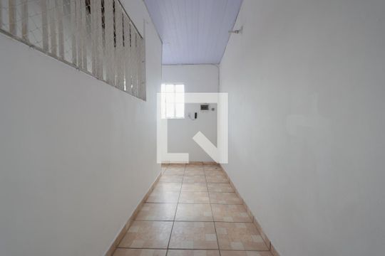Corredor de entrada de casa de condomínio para alugar com 2 quartos, 65m² em Imirim, São Paulo