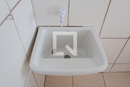 Cozinha e área de serviço de casa de condomínio para alugar com 2 quartos, 65m² em Imirim, São Paulo