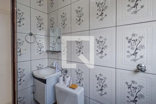 Banheiro Social 2 de casa para alugar com 3 quartos, 100m² em Vila Chica Luisa, São Paulo