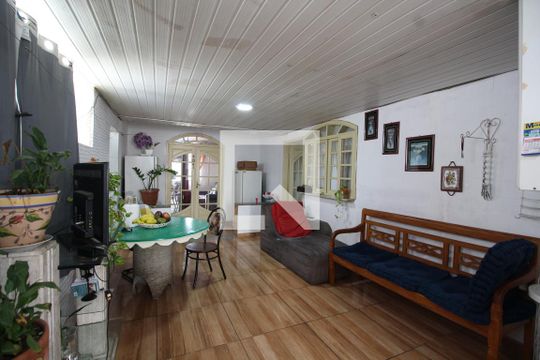 Sala 1 de casa à venda com 9 quartos, 400m² em Curicica, Rio de Janeiro
