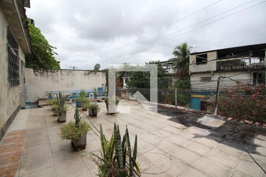 Quintal da Frente de casa à venda com 9 quartos, 400m² em Curicica, Rio de Janeiro