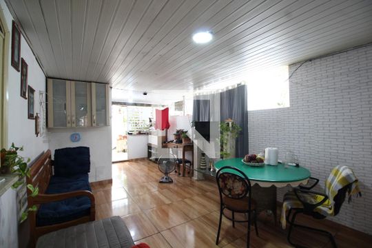 Sala 1 de casa à venda com 9 quartos, 400m² em Curicica, Rio de Janeiro