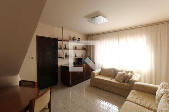 Casa à venda com 4 quartos, 210m² em Vila Santa Clara, São Paulo