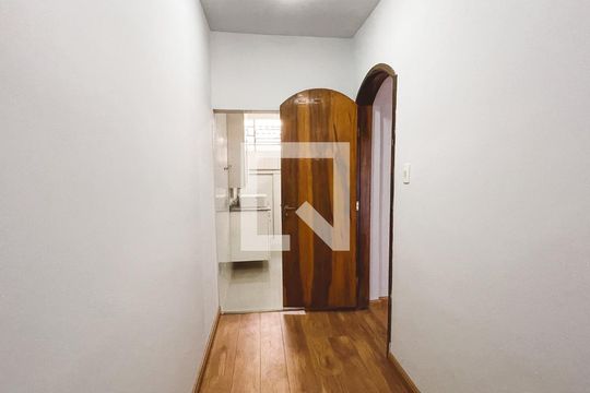 Closet da Suíte 1 de casa à venda com 3 quartos, 250m² em Conjunto Residencial Santa Terezinha, São Paulo