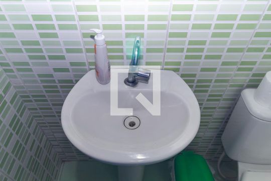Banheiro de casa à venda com 2 quartos, 100m² em Vila Bancaria, São Paulo