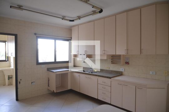 Cozinha de apartamento à venda com 3 quartos, 145m² em Vila Alzira, Santo André