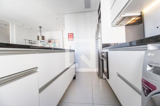 Cozinha de apartamento para alugar com 1 quarto, 50m² em Alphaville Conde Ii, Barueri