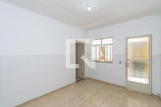 Sala de casa de condomínio à venda com 2 quartos, 70m² em Bonsucesso, Rio de Janeiro